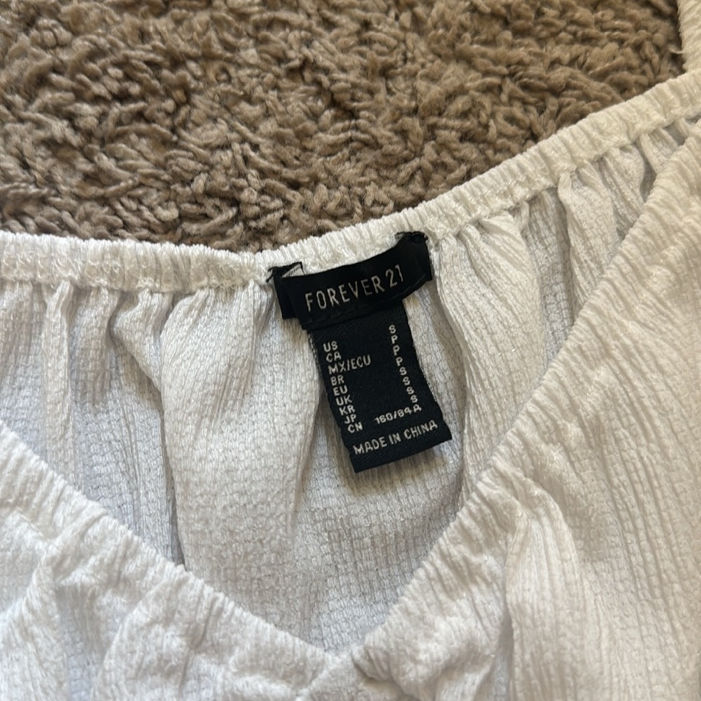 Forever 21 - White Small Crop - Picture 3 of 4